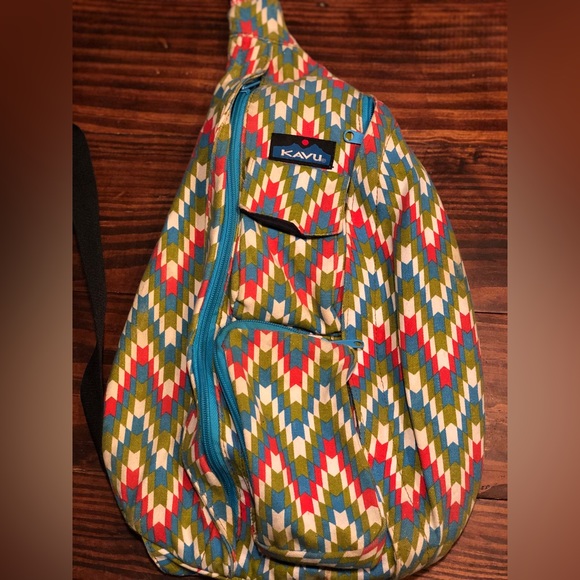 KAVU Rope Sling Bag (Garden Tile) - Picture 2 of 11